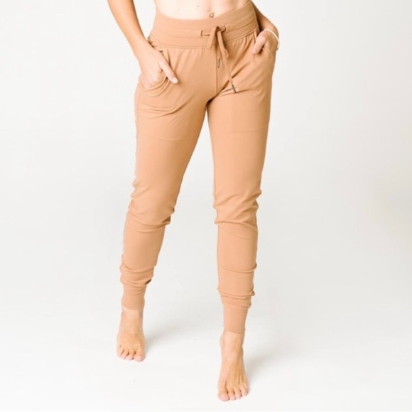 Zyia Active Ascend Joggers ✨ - Picture 1 of 6